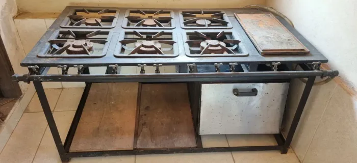 FOGÃO INDUSTRIAL FRANDE COM FORNO E CHAPA 