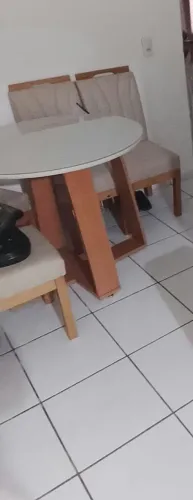 Mesa com 4 cadeiras 550,00