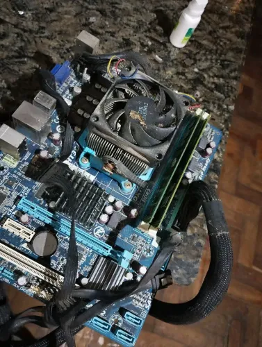 Valor do Kit Fx4300 16 Gigas de ram placa mãe Gigabyte e vai com fonte game 500 whats .