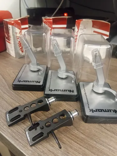3 Cápsulas Numark CC-1 + 3 Agulhas + Par (2) Headshells Technics