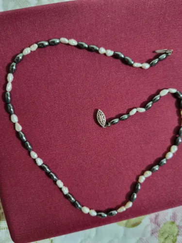 Gargantilha pérolas de água doce e hematitas