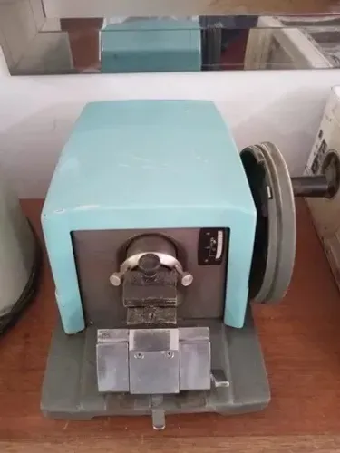 Micrótomo Laboratorial