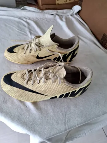Chuteira Nike 34 bom estado