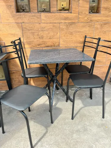 Mesa quadrada com 4 cadeiras, montagem e frete grátis!