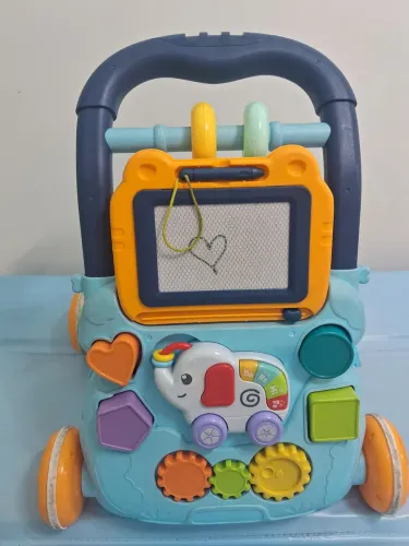 Andador moderno de carrinho