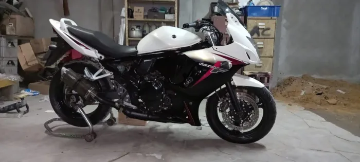 Suzuki GSX650F vendo ou troco