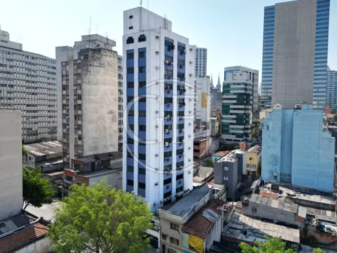 Prédio comercial à venda com 3.410 m² na Liberdade, a 400 metros do metrô.