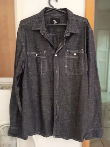 Camisa social cinza escuro da Cedar Wood State, tamanho M