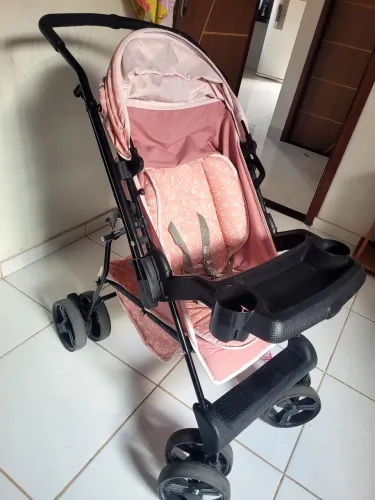 Carrinho de bebê seminovo 