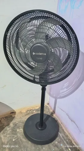 Vendo Ventilador de pé. Cadence modelo Turbo 6 pás funcionando perfeitamente sem nenhum de