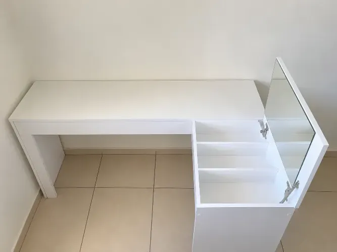 Mesa penteadeira/escrivaninha
