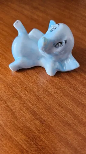 Antigo elegante em porcelana.  Origem alemã 5.5 cm raridade em ótimo estado