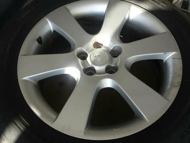 Roda aro 18 Hyundai Vera Cruz Prata com Pneu 245 60 18 Kumho jogo usado