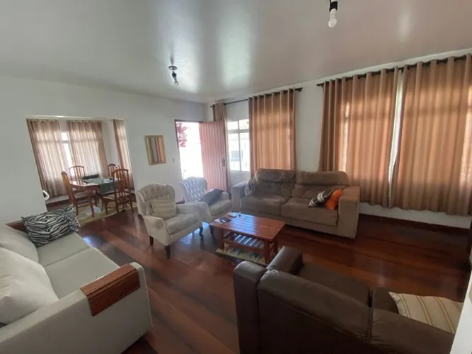Casa de 272m² com 4 quartos sendo 2 suítes no Pantanal