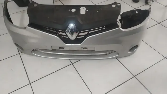 Para-choque dianteiro Clio 2015 completo
