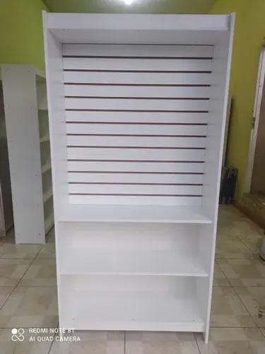 Estante Canaletada c/ prateleira MDF 