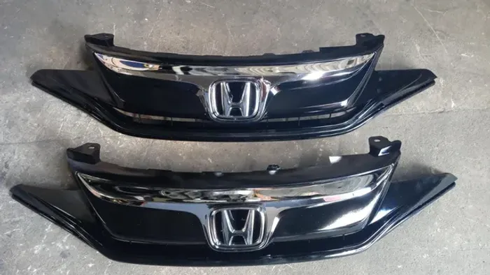 Grade preta e cromada Honda Fit 15/18