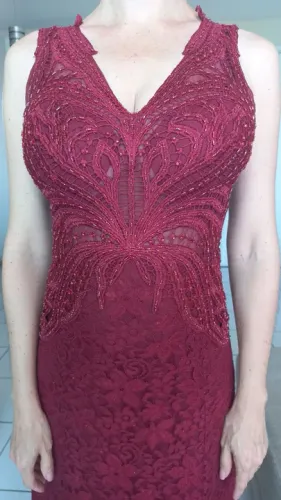 Vestido de festa renda e bordado vinho, longo(tamanho PP)