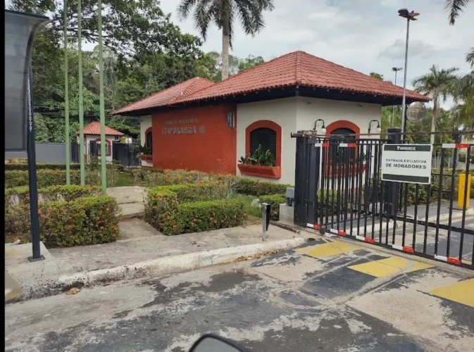 Bela Mansão no Cond. Itaporanga III