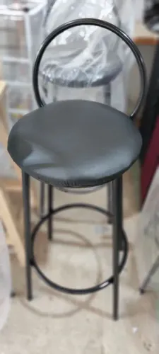 Banqueta alta preta R$85,00