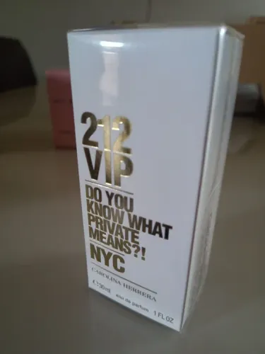 Perfume 212 Vip Feminino Eau de Parfum 30ML (Original)