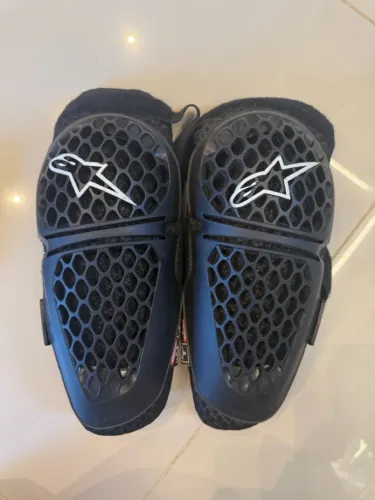 Caneleiras e Joelheiras para motociclista - Alpinistar