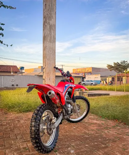 CRF 250F / 2024 / ZERADINHA/ CHEIA DE ACESSÓRIOS