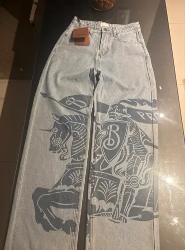 Calca Burberry jeans reta