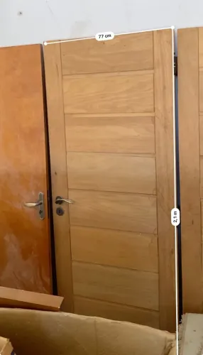 Portas de madeira maciça (Jequitibá)