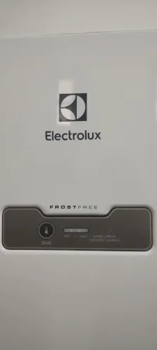 Vendo Geladeira nova com 6 meses de garantia ainda