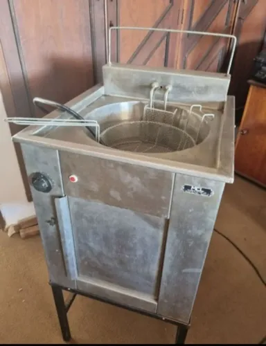 Fritadeira Industrial Elétrica Água e Óleo 31 Litros