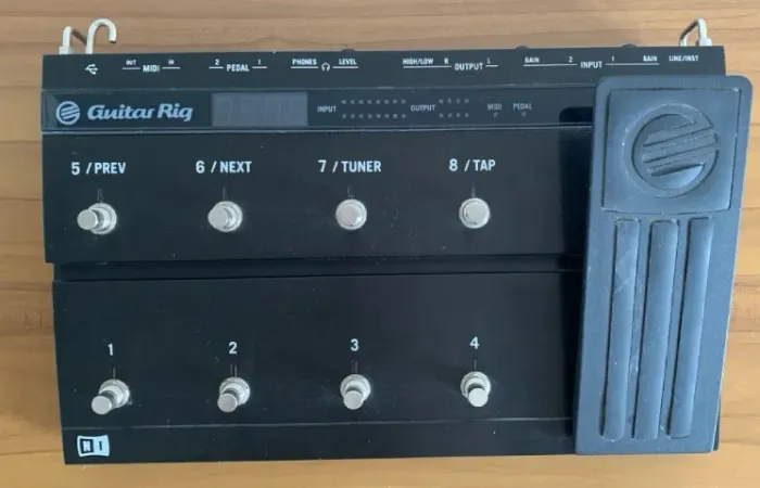 Native Instruments Guitar Rig Kontroll - pedaleira guitarra/baixo - PIX somente