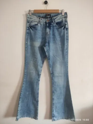 Calça Jeans Lavada Flare Cintura Alta