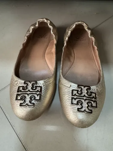 Sapatilha tory burck dourada 