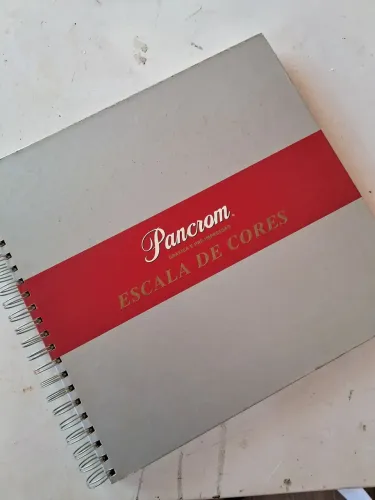 Livro Escala de cores