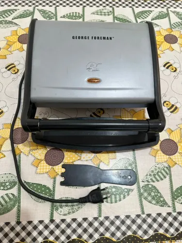 Grill George Foreman Família Plus Antiaderente e Dispensa Uso de Óleo