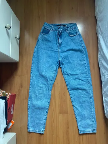 Calça jeans mom
