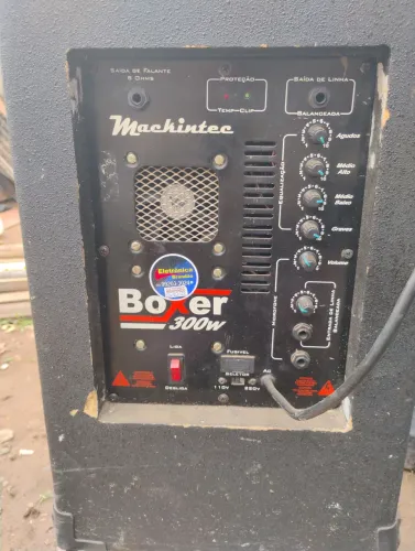 Vendo Caixa de som Amplificada 300 watts 600 reais 