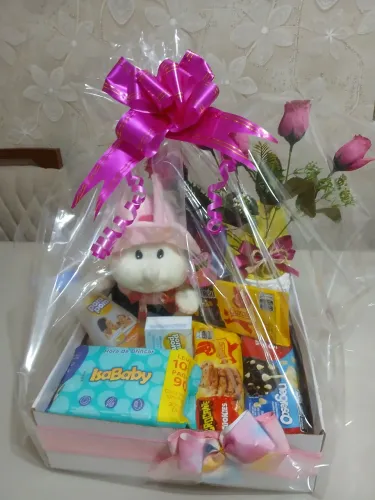 Kit Presente Bebê - Ursinho, Fraldas, Guloseimas