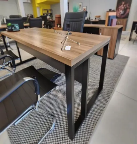 Mesa INDUSTRIAL 1.50x0.70 para escritório com design moderno - LOJA IKONMIXOFFICE