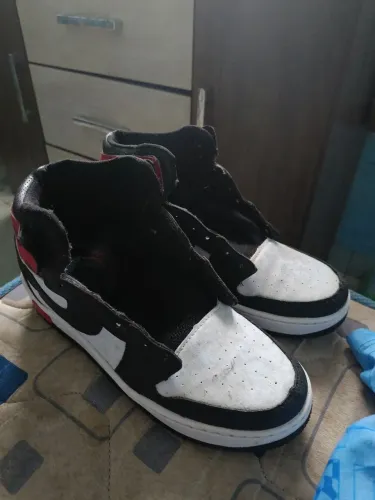 Tênis Jordan Vermelho preto branco