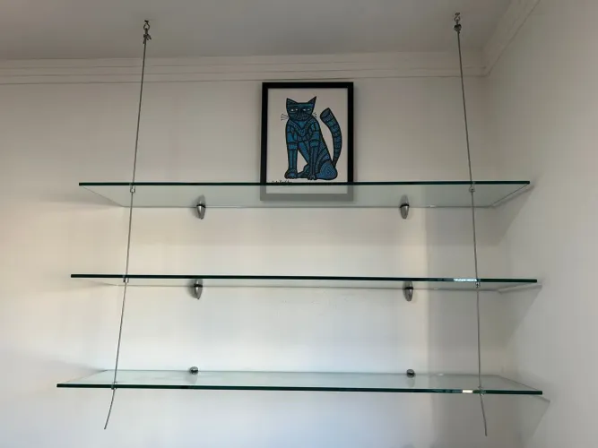 Estante de vidro suspensa - Design moderno (3 prateleiras 32 x 136 cm)