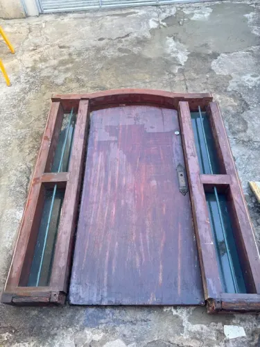 Conjunto porta e Janelas de demolição