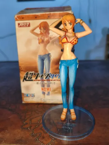 Nami "Super One Piece Styling" da Bandai