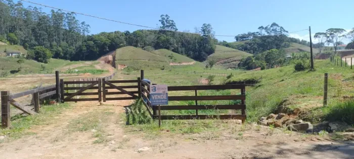 Área com 14.000m² em Alto Biguaçu