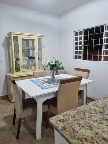 Casa charmosa e segura para família e pets.