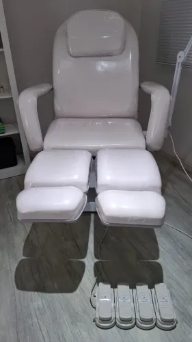 Poltrona Elétrica Podologia Delos com 4 Motores - Salus Brasil