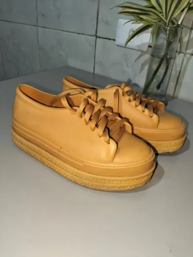 Melissa plataforma n 37  amarelo mostarda em perfeito estado