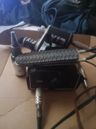 Pouco tempo de uso, tudo funcionando perfeitamente, kit completo :máquina , clip, pedal,