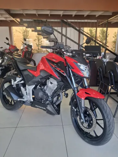 Twister 300F 2023 - Baixo KM